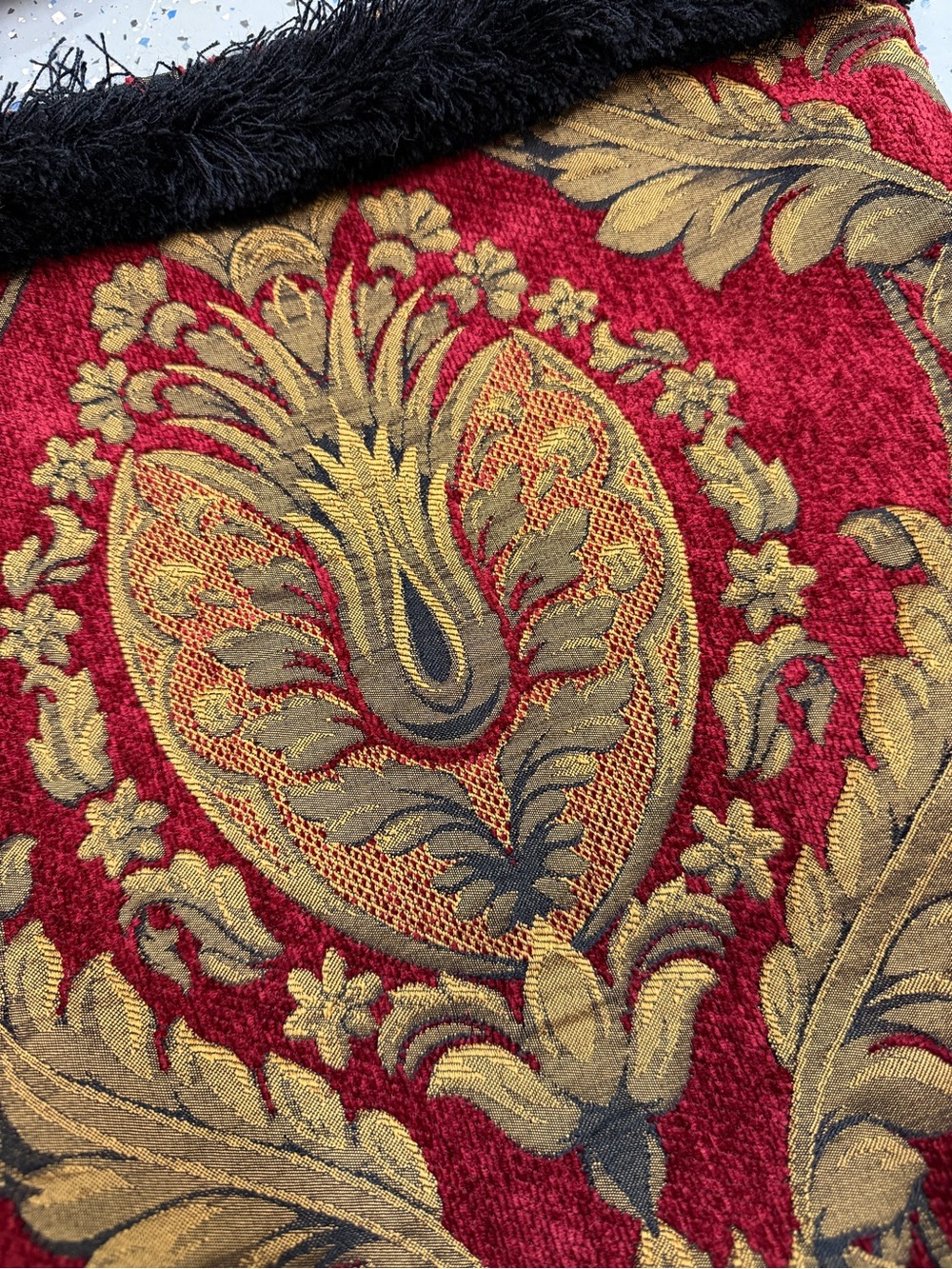 Red and Gold Damask Tapestry Shoulder Bag - Picture 2 of 5
